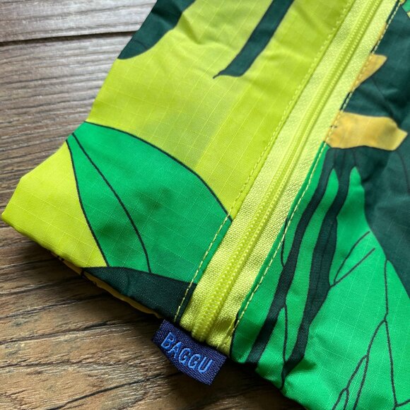 ||*Rare*|| BAGGU | Medium 3D Zip | Yellow Lily | San Simeon Collection || EUC - Picture 8 of 10